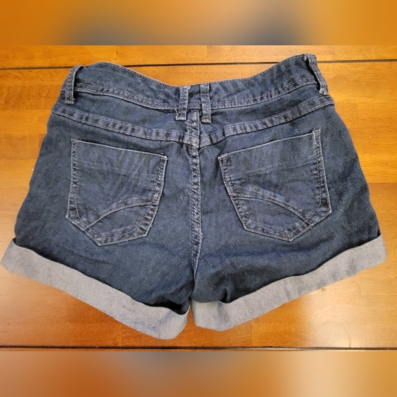 rue 21 blue jean shorts, size curvy 3/4 - Picture 2 of 5